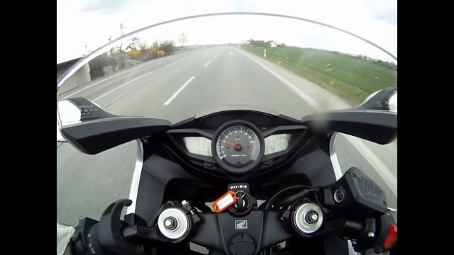 How to drive a Dual Clutch Transmission - Honda VFR1200F смотреть онлайн