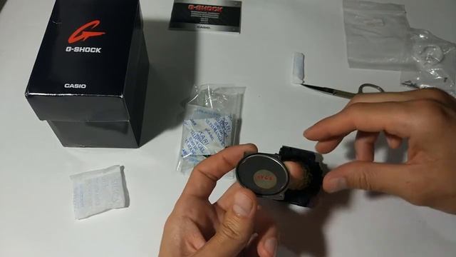 Запотели часы. Конденсат в часах. Запотевает стекло наручных часов