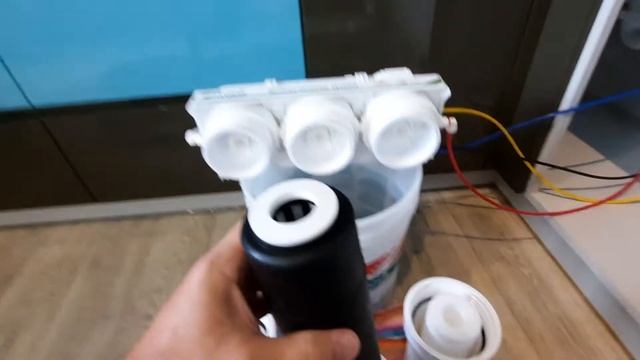 ОБСЛУЖИВАНИЕ ФИЛЬТРА ОЧИСТКИ ВОДЫ, замена картриджей смотреть онлайн