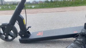 Тест электросамоката KUGOO KIRIN A1: складываем и расклываем модель