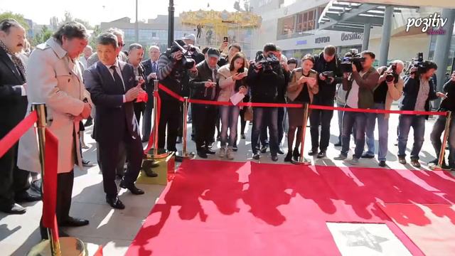 Открытие именной звезды Олжаса Сулейменова на Аллее Звезд в MEGA Park смотреть онлайн