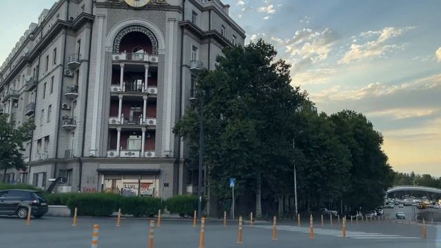 Тбилиси. С Авлабара к мосту Бараташвили и в сторону площади Героев смотреть онлайн