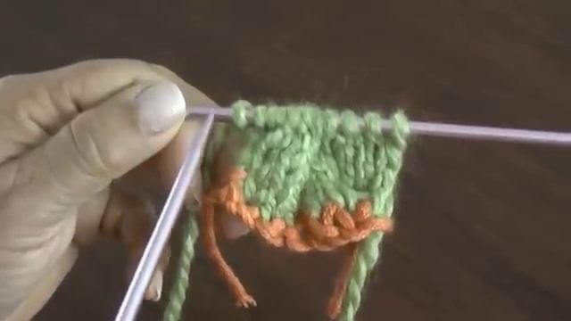 Gorro con trenzas tejido en dos agujas (Parte 1) смотреть онлайн