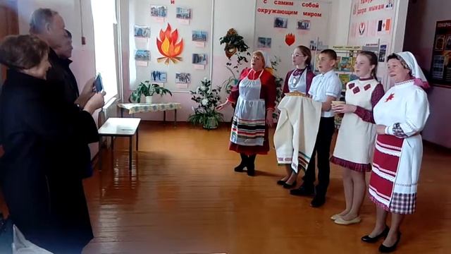 обычай удмуртского народа Встреча гостей с хлебом, солью смотреть онлайн