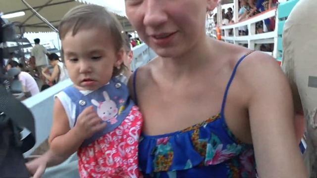 остров Ко Лан, выходим с парома смотреть онлайн
