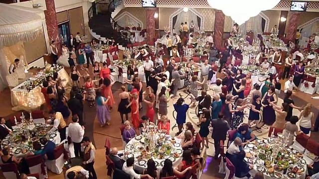 Dance floor at Nick and Java's wedding смотреть онлайн