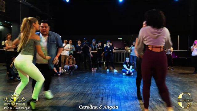 Bachata demo dance by Carolina & Angela at Dominican Bachata Fusion (Happy Feet), Luis Vargas 4K смотреть онлайн