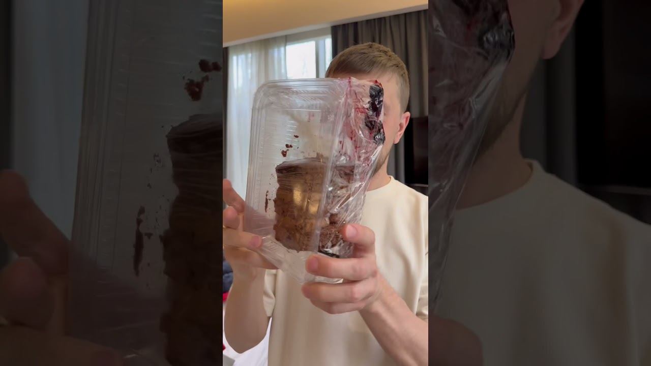 Официант упаковал торт! смотреть онлайн