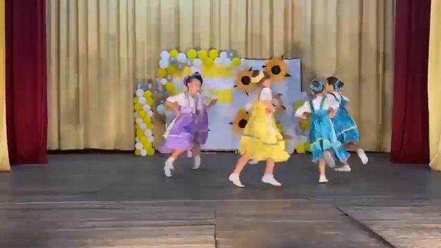 Танец "Вася - Василёк"- младшая танцевальная группа. смотреть онлайн