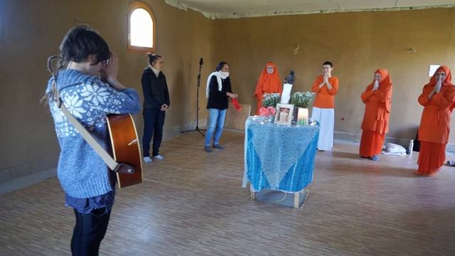 Baba Nam Kevalam - Sisters Akhanda Kiirtan (3 hours) смотреть онлайн