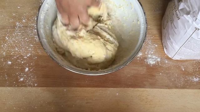 СДОБНЫЕ БУЛОЧКИ С ШОКОЛАДОМ И ПУДИНГОМ смотреть онлайн