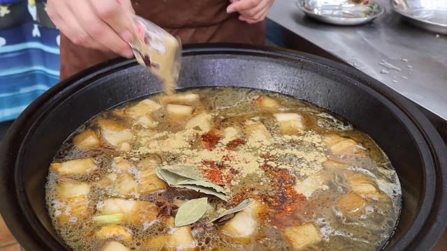 Stewed Pork Belly And Trotters In One Pot, Not Fat And Greasy | Mukbang смотреть онлайн
