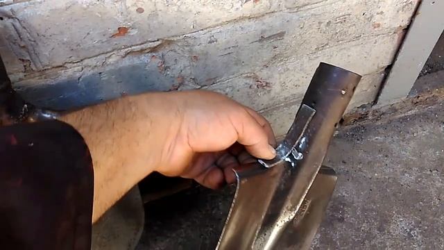 Как заварить лопату правильно. ТАК НИКТО НЕ ДЕЛАЕТ. смотреть онлайн