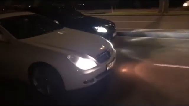 Mercedes Benz CLS 350 vs Mercedes Benz W212 Restyling E200 turbo смотреть онлайн