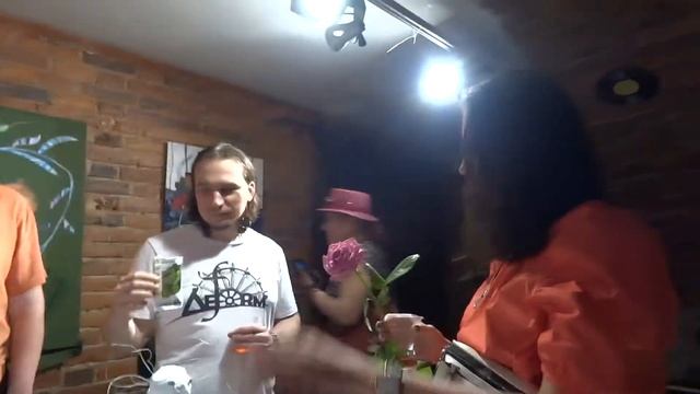 Розыгрыш призов. Кому-то повезло получить на память подарки художниц смотреть онлайн