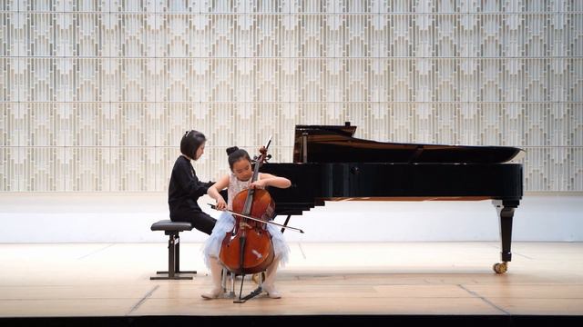 Francœur: Cello Sonata in E major 1 & 2 mov. - Kanon Huang (8yrs) смотреть онлайн