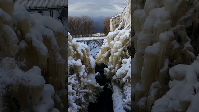 #shorts# Эстония. водопад Валасте зимой смотреть онлайн
