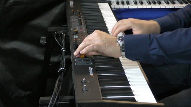 EXPLORING STUDIOLOGIC Numa Compact 2X смотреть онлайн