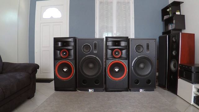 ? Let's Rockkk ? Cerwin Vega XLS 15 Vs Magnat Transpuls 1500 ??? смотреть онлайн
