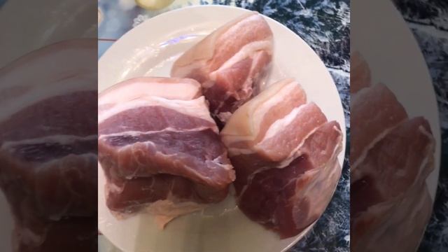 Соленая свиная грудинка в рассоле горячим способом #сало #грудинка смотреть онлайн