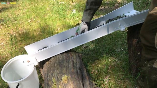 ? СДЕЛАЛ ЯГОДНЫЙ КОМБАЙН! Ягоды комбайном без листьев! КОКТЕЙЛЬ С ЧЕРНИКОЙ. смотреть онлайн