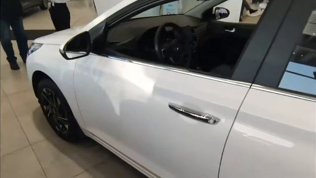 HYUNDAI Hyundai обзор интерьера и экстерьера деталей автомобиля