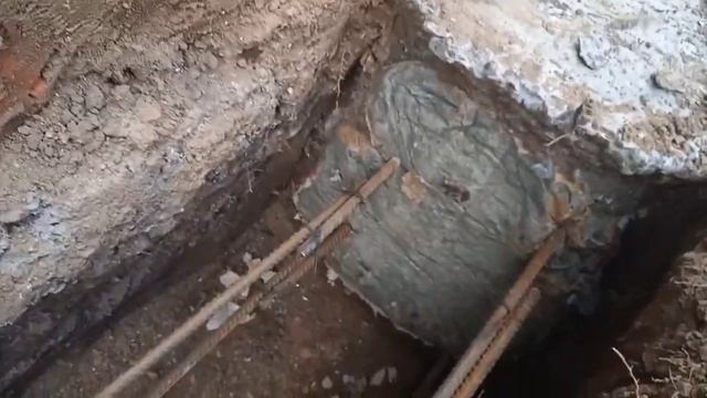 Як побудувати новий дім навколо старого? Нюанси заливки фундаменту. Реконструкція старого будинку.