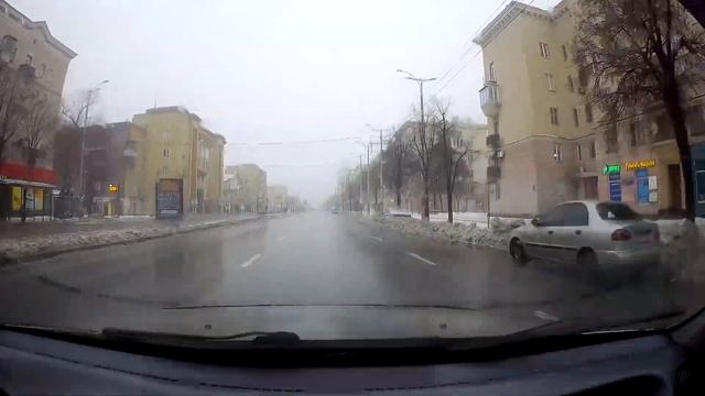Опустевшее Запорожье 1 января 2022г. Весь пр. Соборный на зеленую волну светофоров. Запорожье 2022 смотреть онлайн