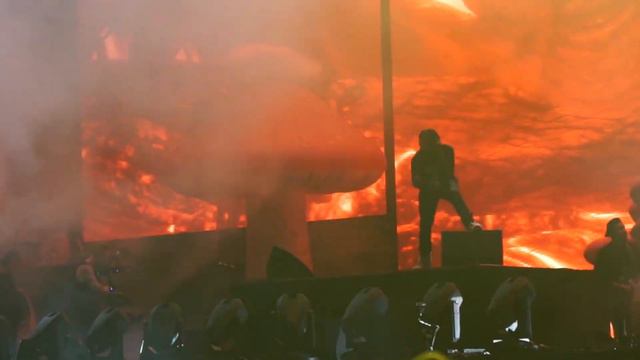 DON TOLIVER Opens For BAD BUNNY Keeping TRAVIS SCOTT & CACTUS JACK Name Alive смотреть онлайн