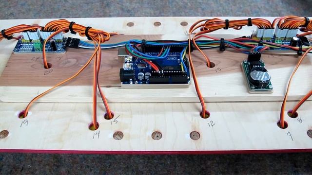 Servo-Driven Digital Clock Using Arduino UNO смотреть онлайн