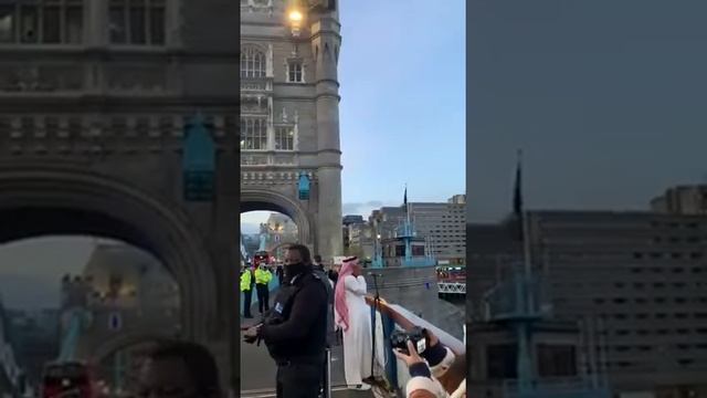 Dekhen Aj London men kia hua? Video Gone Viral on Internet! Mere Moula Teri Qudrat| Allah hu Akbar! смотреть онлайн