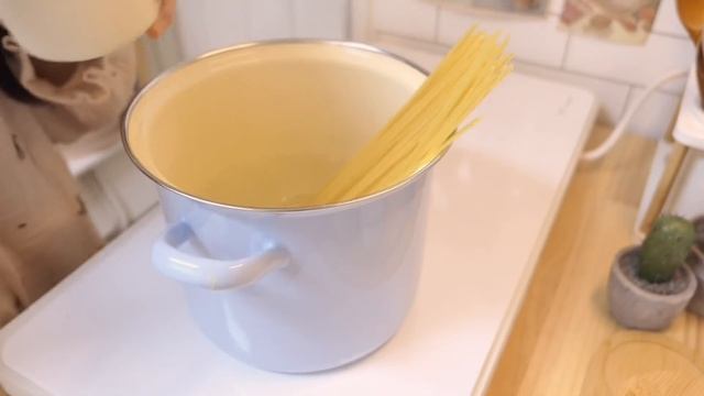 ENG)vlog?밀가루 폭주하는 냉털 일상?존맛탱 크림만두 꿀레시피?집 보러 다니기(LA갈비,에그드랍,미트볼파스타,로투스쿠키,냉모밀,새우까스,제육볶음,계란찜,떡국,오이무침,츄러스 смотреть онлайн