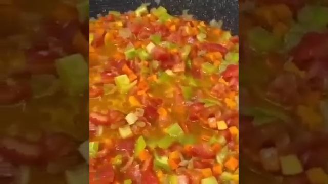 Курочка на овощной подушке