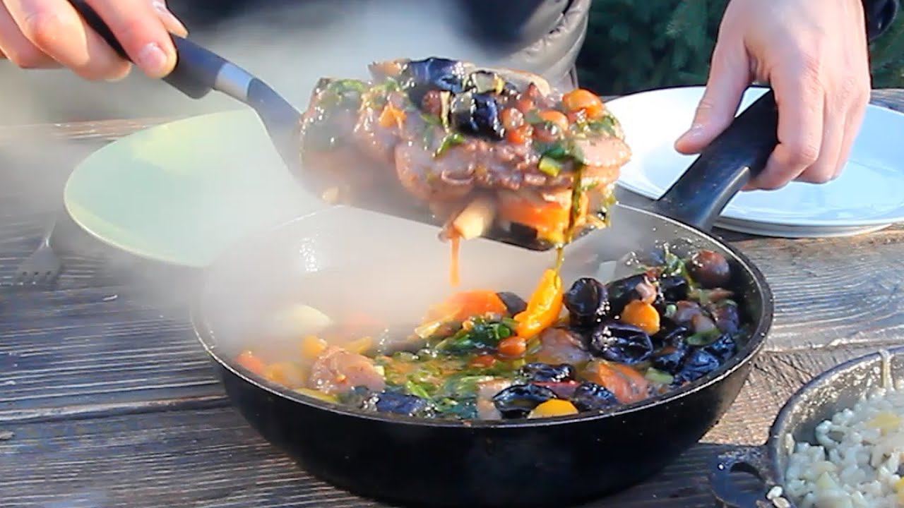 Оссобуко! Стейк из говядины с костью! Тушенный в красном вине с овощами и сухофруктами. смотреть онлайн