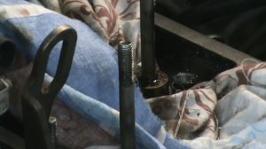 Снятие ГБЦ. Как выкрутить болт с сорванными гранями.