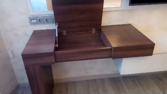 Спальня 16 квадратов с ТВ консолью и туалетным столиком смотреть онлайн