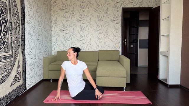 Укрепление спины и рук. Приветствие солнцу. Йога начальный уровень смотреть онлайн