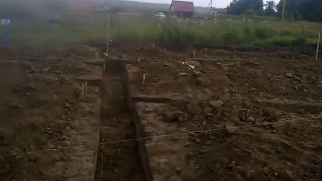 Дом из газобетона. День 04 Собираем опалубку, натянули нитки для бурение сваии