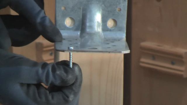 Анкерный шуруп для крепления перфорированного крепежа