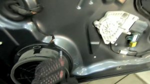 Audi Q5 - снимаем обшивку и дверь