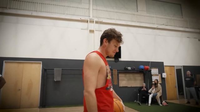 I Trained like LeBron James for a Week! смотреть онлайн