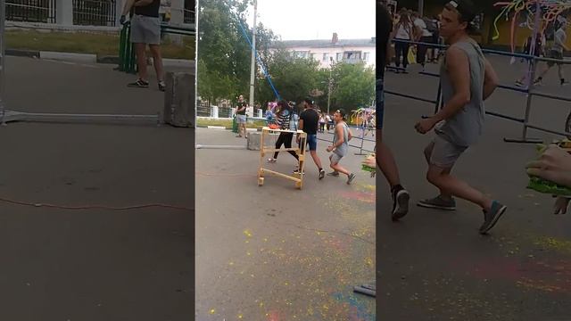 Холи в Жуковском. Сумасшедшая тетка смотреть онлайн