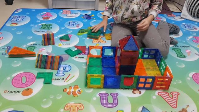 Карина. Строительство замка из магнитов смотреть онлайн