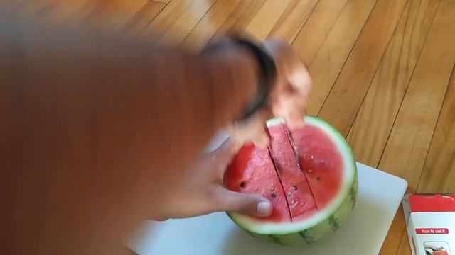 Review - Watermelon Cutter /Slicer by Naturechef смотреть онлайн