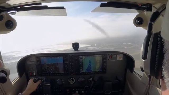 Cessna 172 G1000 Navigate to KSQL then KPAO смотреть онлайн