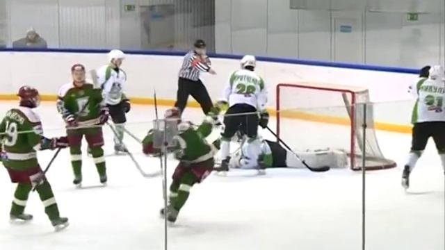 Ситуацию со старшим братом ХК «Елец» прокомментировал заместитель главы региона смотреть онлайн