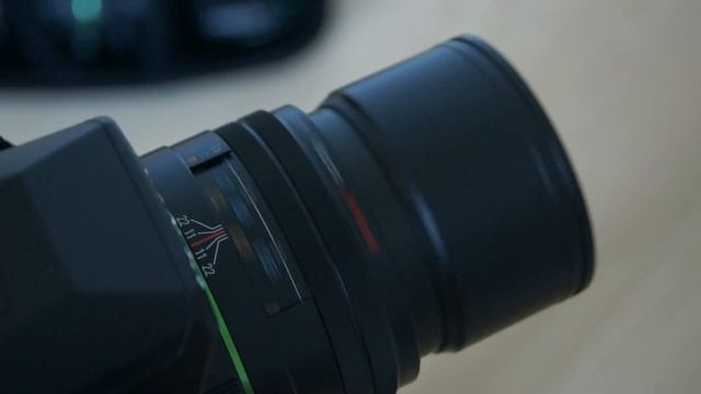 PENTAX K-5 + PENTAX 35mm F2.8 Limited AF Speed Test смотреть онлайн