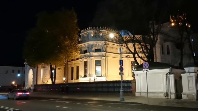 Прогулка пешком по Москве от Арбата до Никольской| Витрины бутиков смотреть онлайн