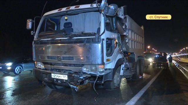 Стрела экскаватора разорвала кузов самосвала смотреть онлайн