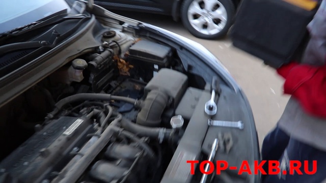 Замена аккумулятора Kia Rio 4 смотреть онлайн